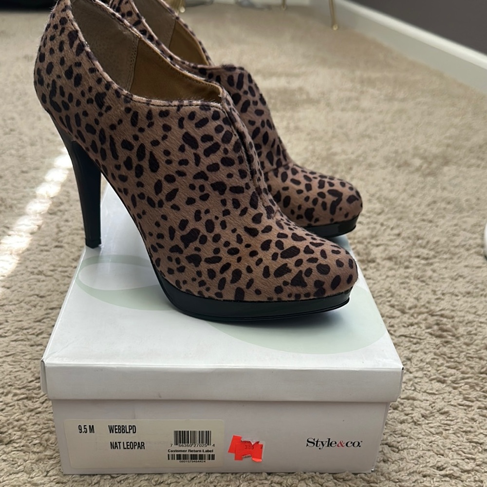Style & Co. Women's Natural Leopard Ankle Booties Size 9.5